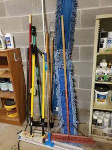 lot 1577 image: Lot of Brooms & Mops