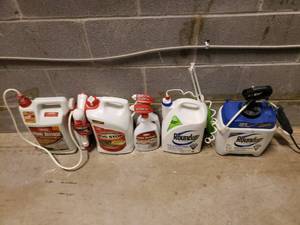 lot 1581 image: Large Lot of Roundup.  Most are either brand or very full.