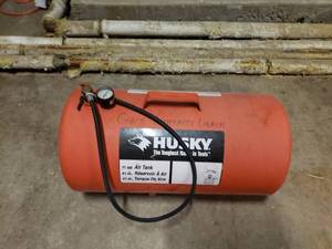 lot 1586 image: Husky 11 Gallon Portable Air Tank