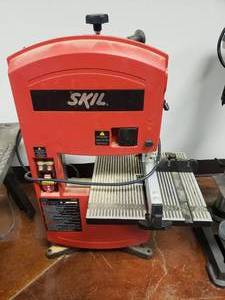 lot 1413 image: Skil Model 3385 9 Benchtop 2 Speed Band Saw