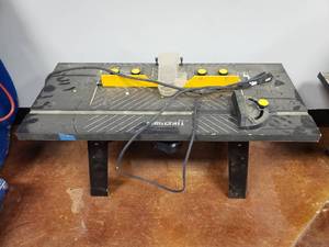 lot 1414 image: Wolfcraft Tabletop Router Table w Ryobi R181FB Router