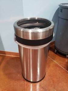 lot 1592 image: Simple Human Round Open Mouth Trash Can