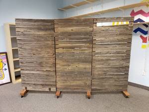 lot 1602 image: Cool Rolling Rustic Backdrop