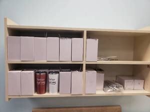 lot 1621 image: Lot of Misc Mugs w Keychains