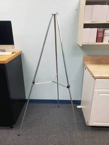 lot 1622 image: Aluminum Adjustable Presentation Easel