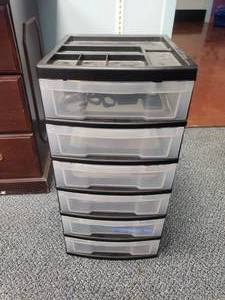 lot 1640 image: 6 Compartment Storage Container w Contents