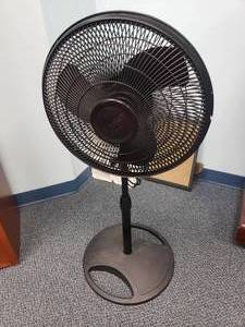 lot 1650 image: Lasko Oscillating Fan