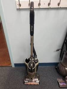 lot 1658 image: Shark Model IC162 26 Lightweight Cordless Upright Vacuum Cleaner