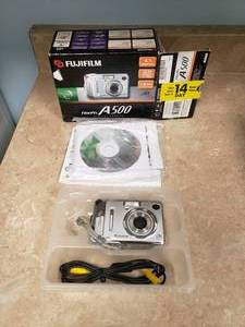lot 1663 image: Fujifilm Finepix A500 Digital Camera