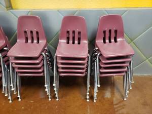 lot 1685 image: Lot of 15 Maroon Classroom Chairs