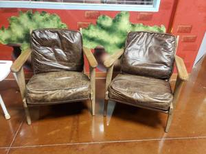 lot 1706 image: Lot of 2 Matching Wooden Arm Chairs