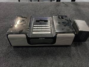 lot 1732 image: iHome iH6 Alarm Clock Radio w Docking