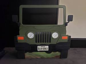 lot 1743 image: Very Cool Jeep Stage Prop