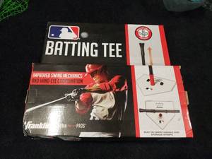 lot 1759 image: NEW Franklin Batting Tee