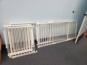 lot 1816 image: Large Lot of Baby Gates & Baby Fencing