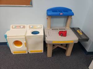 lot 1819 image: Lot of Misc Little Tikes Home Play Items