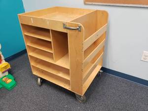 lot 1820 image: Whitney Wooden Rolling Classroom PosterBig Book Cart.  30 x 36 x 24