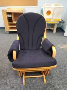 lot 1823 image: Super Comfortable Wooden Rocker