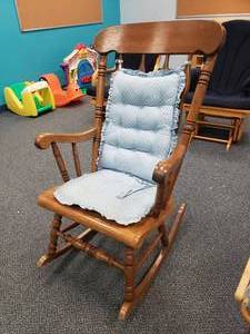 lot 1825 image: Vintage Wooden Rocking Chair