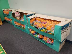 lot 1849 image: MASSIVE Lot of New Easter Eggs.  Looks to be 10k Eggs.