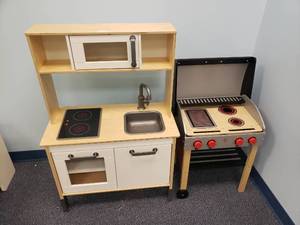 lot 1861 image: Lot of 2 Hape Play Kitchen Items w Outdoor Grill