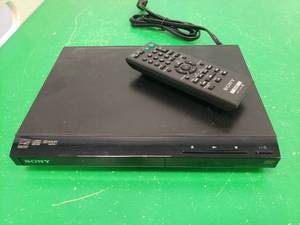 lot 1866 image: Sony DVP-SR210P DVDCD Player w Remote