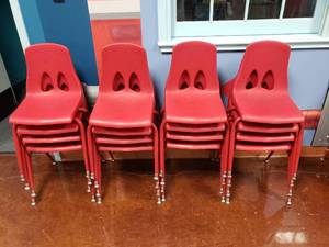 lot 1907 image: Lot of 16 Classroom Chairs