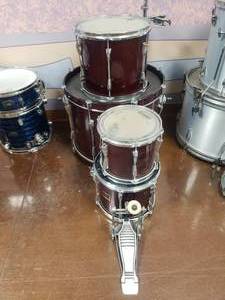 lot 1918 image: Lot of 4 Yamaha Stage Custom Drums