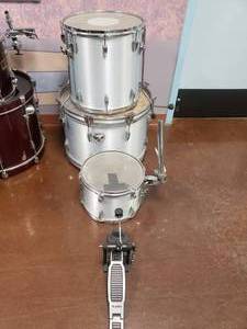 lot 1919 image: Lot of 3 Tama Swingstar Drums