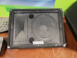 lot 1922 image: Yamaha S12Me 2-Way Passive 12 Stage MonitorPA Speaker