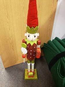lot 1942 image: Tall Nutcracker