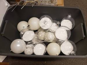lot 1949 image: Tote Full of Misc Christmas Dcor.  Large Ornaments.