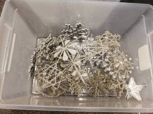 lot 1947 image: Tote Full of Misc Christmas Dcor.  Metal Stars & Snowflakes