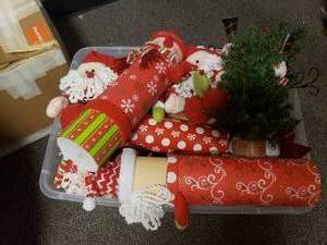lot 1972 image: Lot of Misc Christmas Themed Wine Bottle Gift Tubes