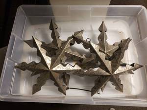 lot 1976 image: Lot of 4 Metal Snowflakes