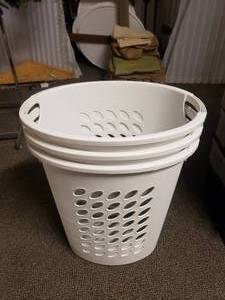 lot 1978 image: Lot of 3 Clothes Baskets w Lids
