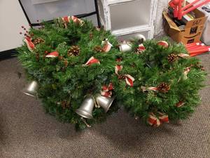 lot 2008 image: Lot of 10 Christmas Wreaths