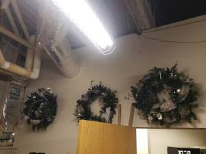 lot 2010 image: Lot of 5 Matching Christmas Wreaths