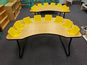 lot 1855 image: 8 Seat Toddler Feeding Table.  6 x 4