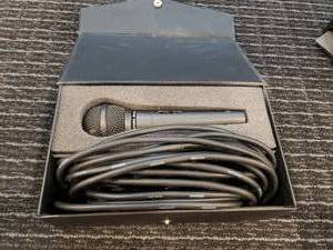 lot 50 image: Phonic UM-99 Dynamic Microphone