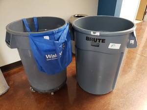 lot 691 image: Lot of 2 Rubbermaid Brute Trash Cans.  44 Gallo & 32 Gallon w Rolling Dolly