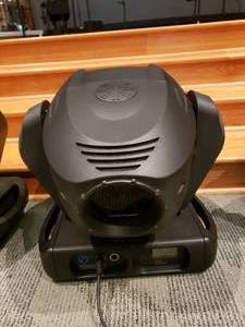 lot 31 image: WOW  Philips Vari-Lite VL880 Spot Arc Moving Light