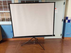 lot 2041 image: Da-Lite 6 x 5 Sretractable Screen w Tripod