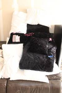 lot 17 image: Black and White Bed pillows and sheets