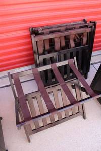 lot 44 image: Set of 4 folding luggage racks