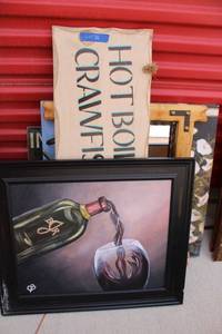 lot 86 image: Misc. wall Art and mirror, see photos.