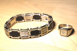 lot 69 image: Mens matching ring and bracelet. Stainless Steel and Black with chip stone Cross accents (untested)