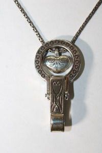 lot 126 image: Signed Brighton  wheat link necklace. 32L with 2 extender. Has script B heart hang tag large pendant clip. Heart shaped clasp.