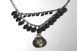 lot 156 image: Signed David Aubrey (New York 1996 - ) faceted glass necklace with glass pendant. Marked David Aubrey on hang tag. 16L
