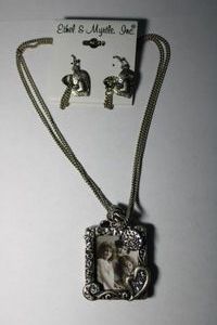 lot 159 image: Signed Ethel & Myrtle (Humble, TX 1991 - )double sided photo locket and matching ear wire earring set on hang card. 16L with 3 extender. Lobster clasp.